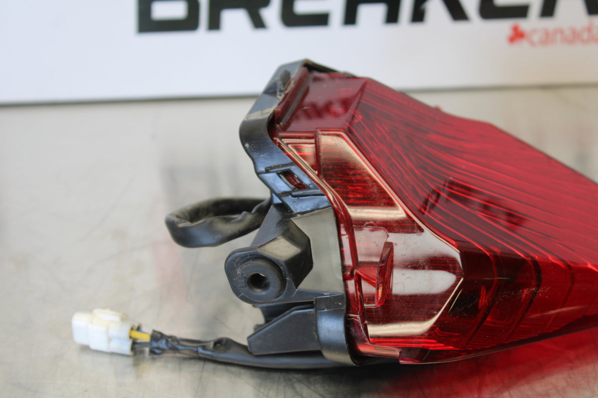 23 YAMAHA YZF R3 REAR TAIL TAILLIGHT BACK BRAKE LIGHT BB147