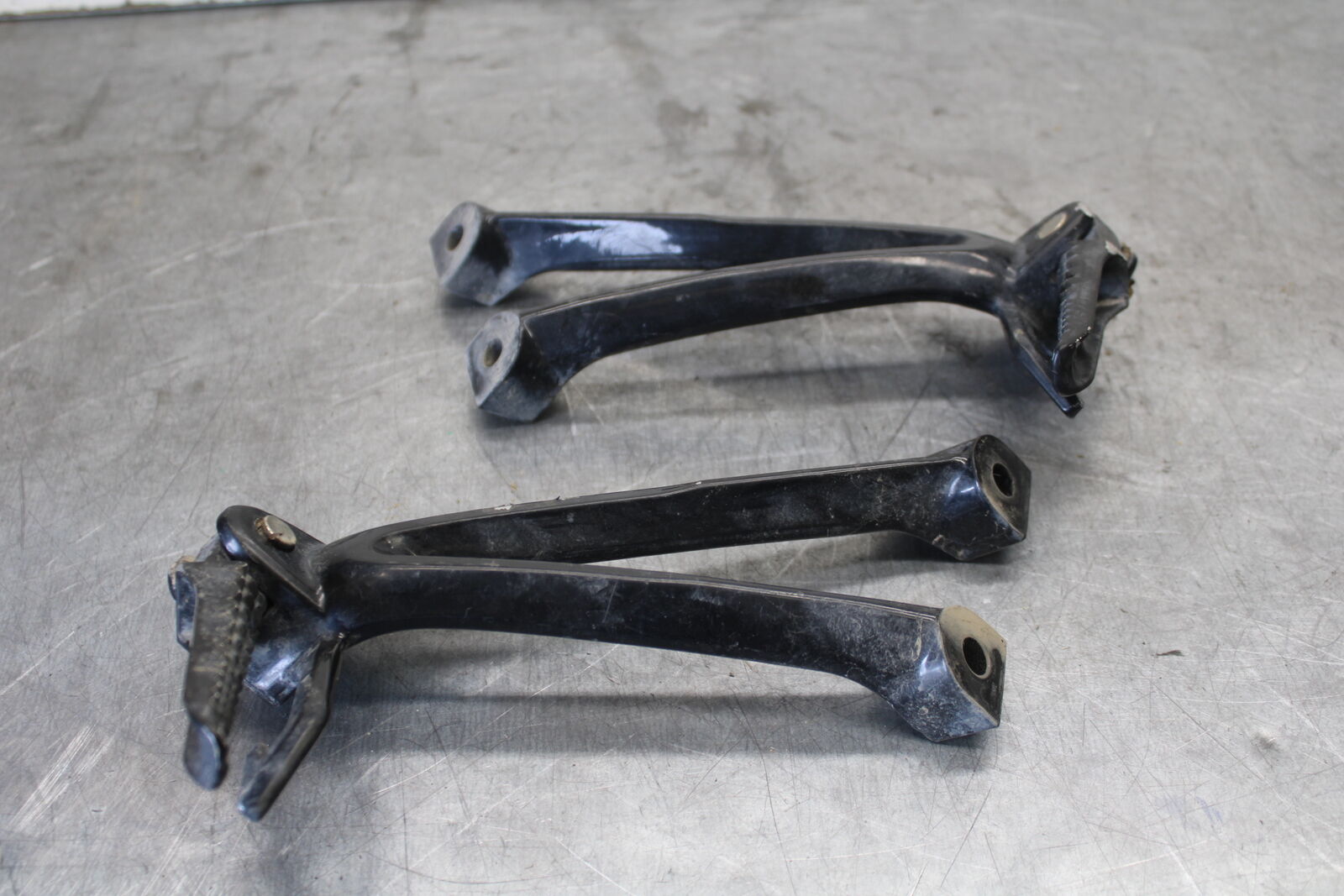 06-07 SUZUKI GSXR 600 REAR BACK PASSENGER PEG SET PAIR BB694