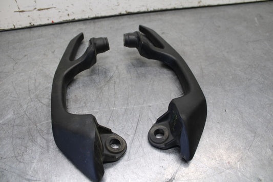 12-17 KAWASAKI ER-6N Z650 PASSENGER REAR SEAT GRAB BAR HANDLE SET BB709