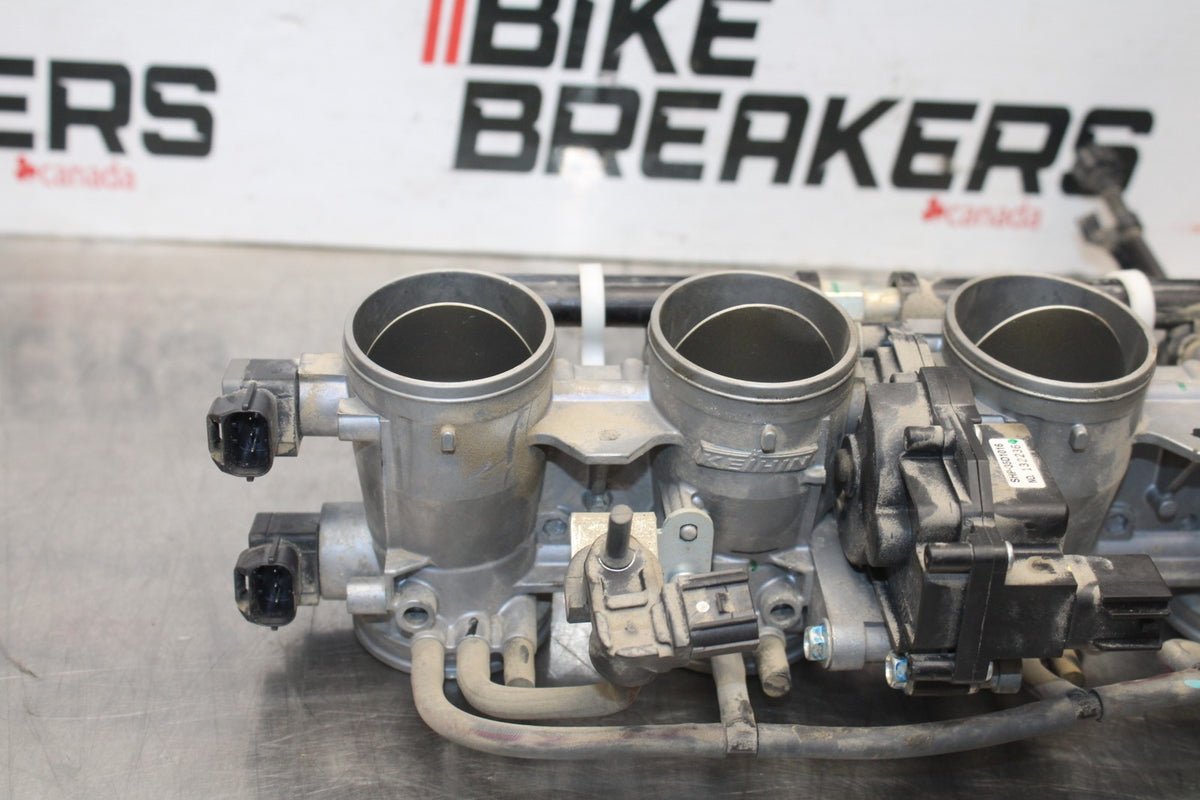 24-25 KAWASAKI NINJA ZX6R MAIN FUEL INJECTORS / THROTTLE BODIES BB785
