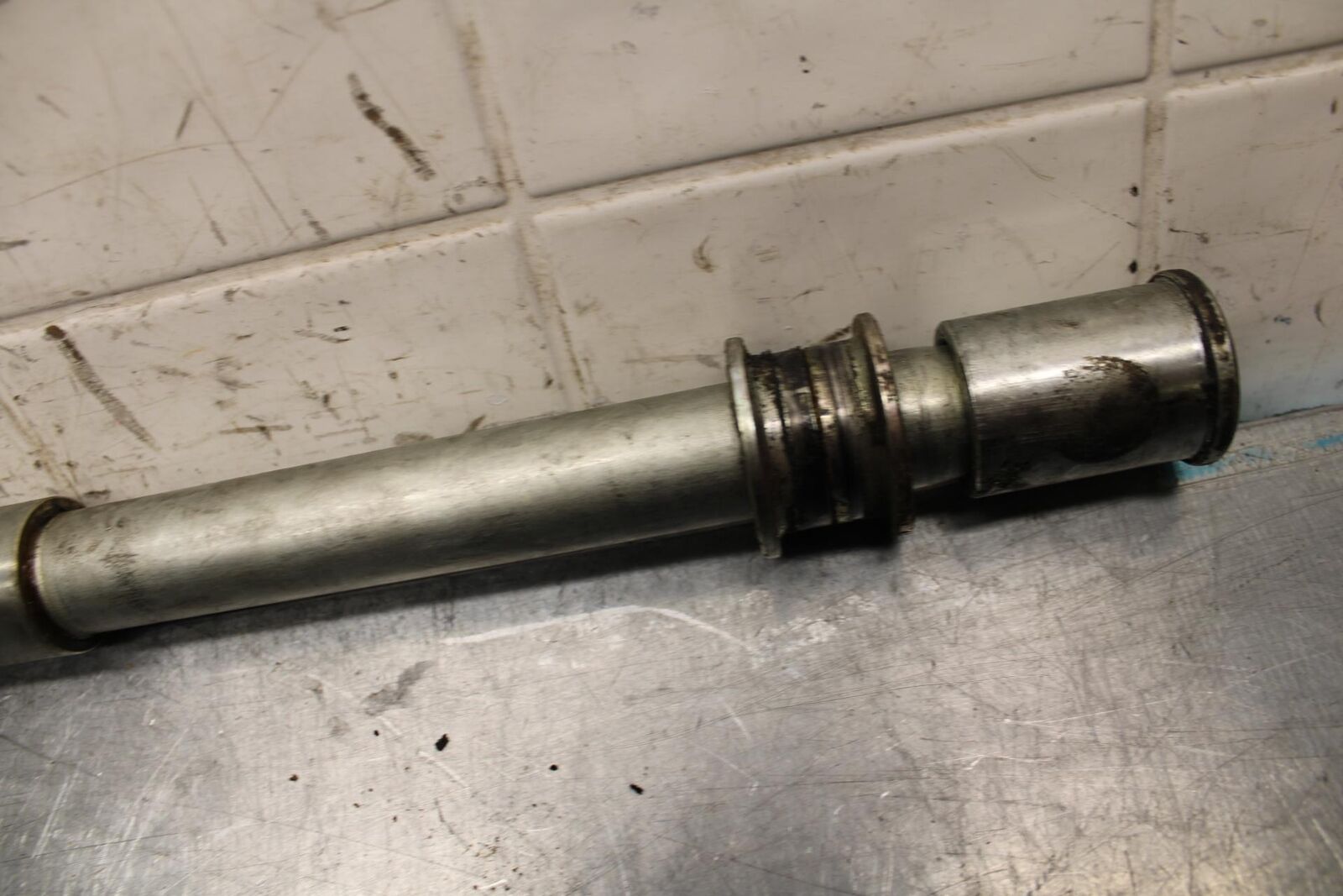 2003 Kawasaki Ninja ZX6RR ZX600K FRONT WHEEL RIM AXLE PIVOT BOLT BB66