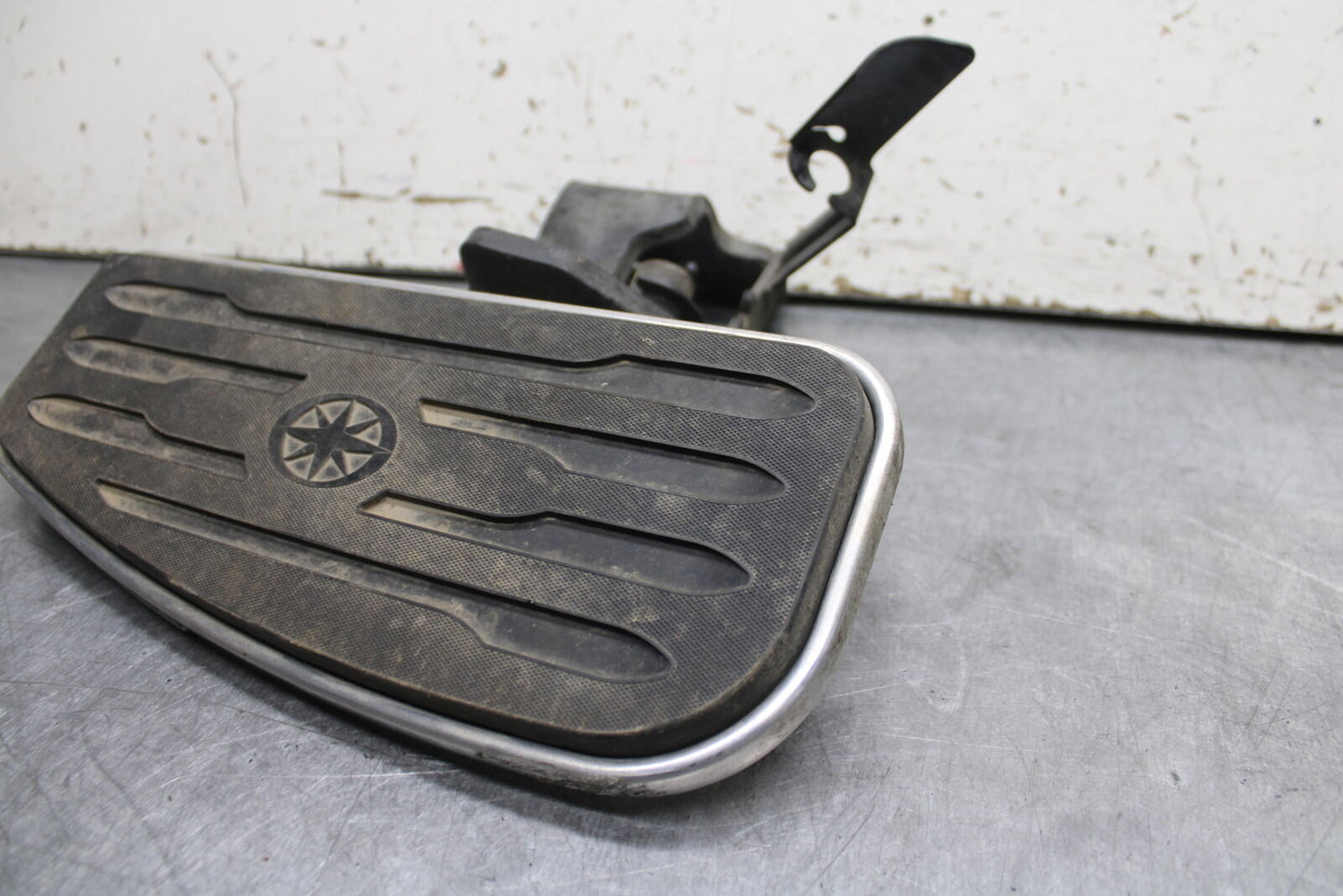 14-15 YAMAHA V STAR 1300 XVS1300CT TOURER RIGHT FRONT FOOT REST PEG STEP BB722