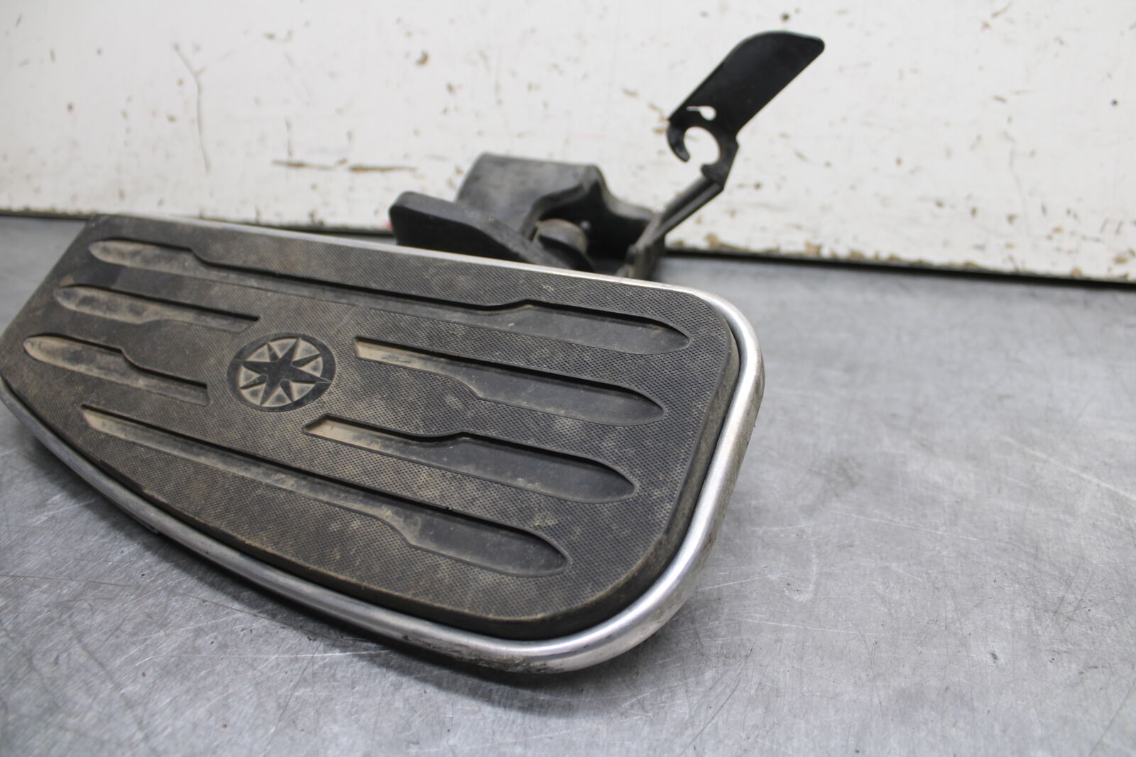 14-15 YAMAHA V STAR 1300 XVS1300CT TOURER RIGHT FRONT FOOT REST PEG STEP BB722