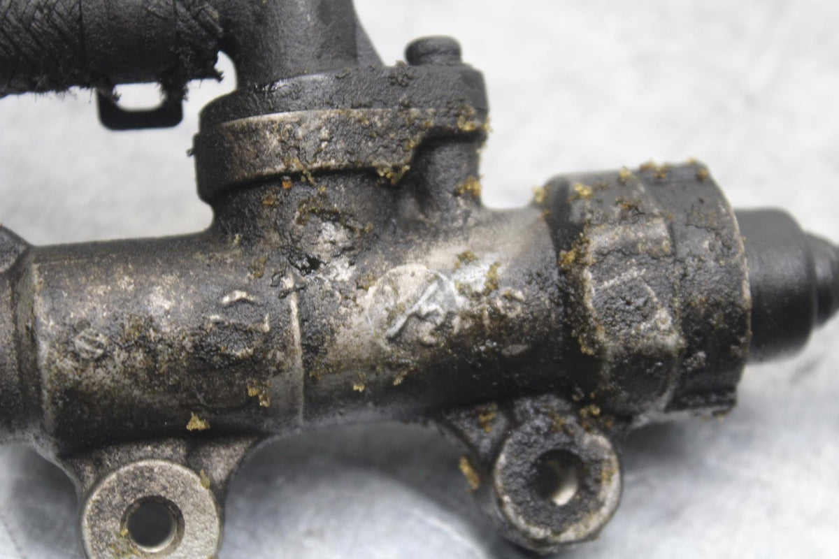 2001 Honda ST1100 REAR BACK BRAKE MASTER CYLINDER W RESERVOIR BB89