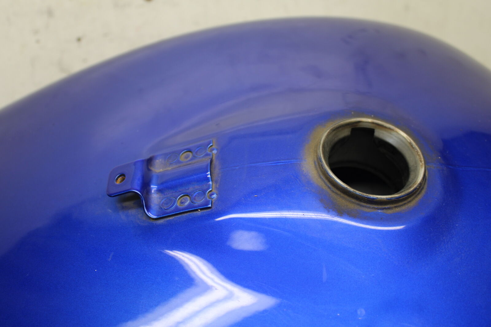 05-06 SUZUKI BOULEVARD M50 GAS TANK FUEL PETROL RESERVOIR BB671