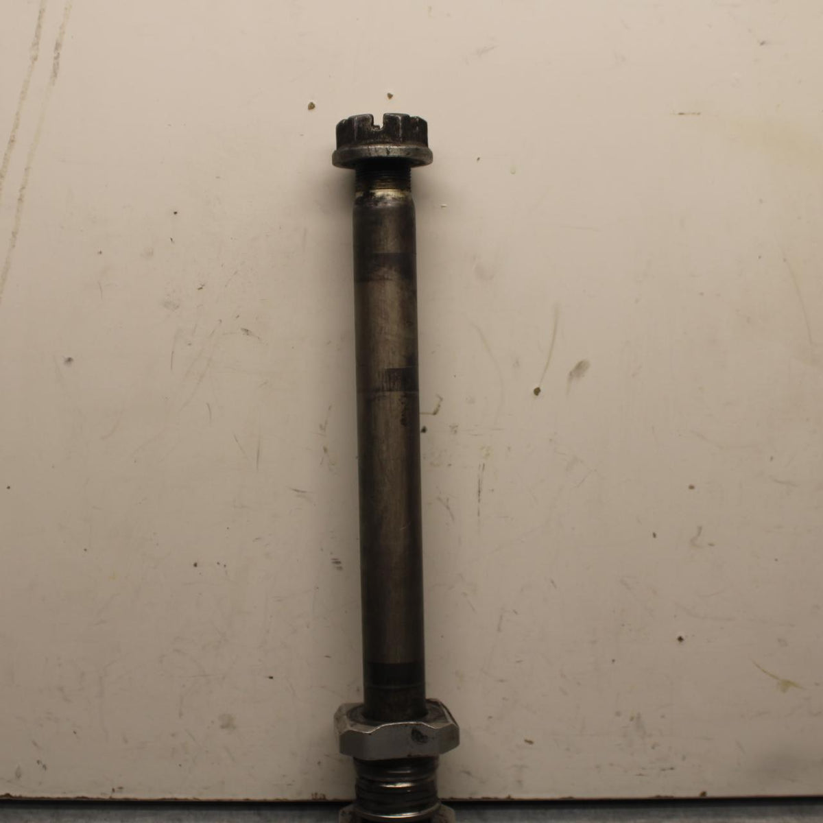 05 YAMAHA YZF R6S REAR AXLE BACK WHEEL RIM PIVOT BOLT AXEL BB50