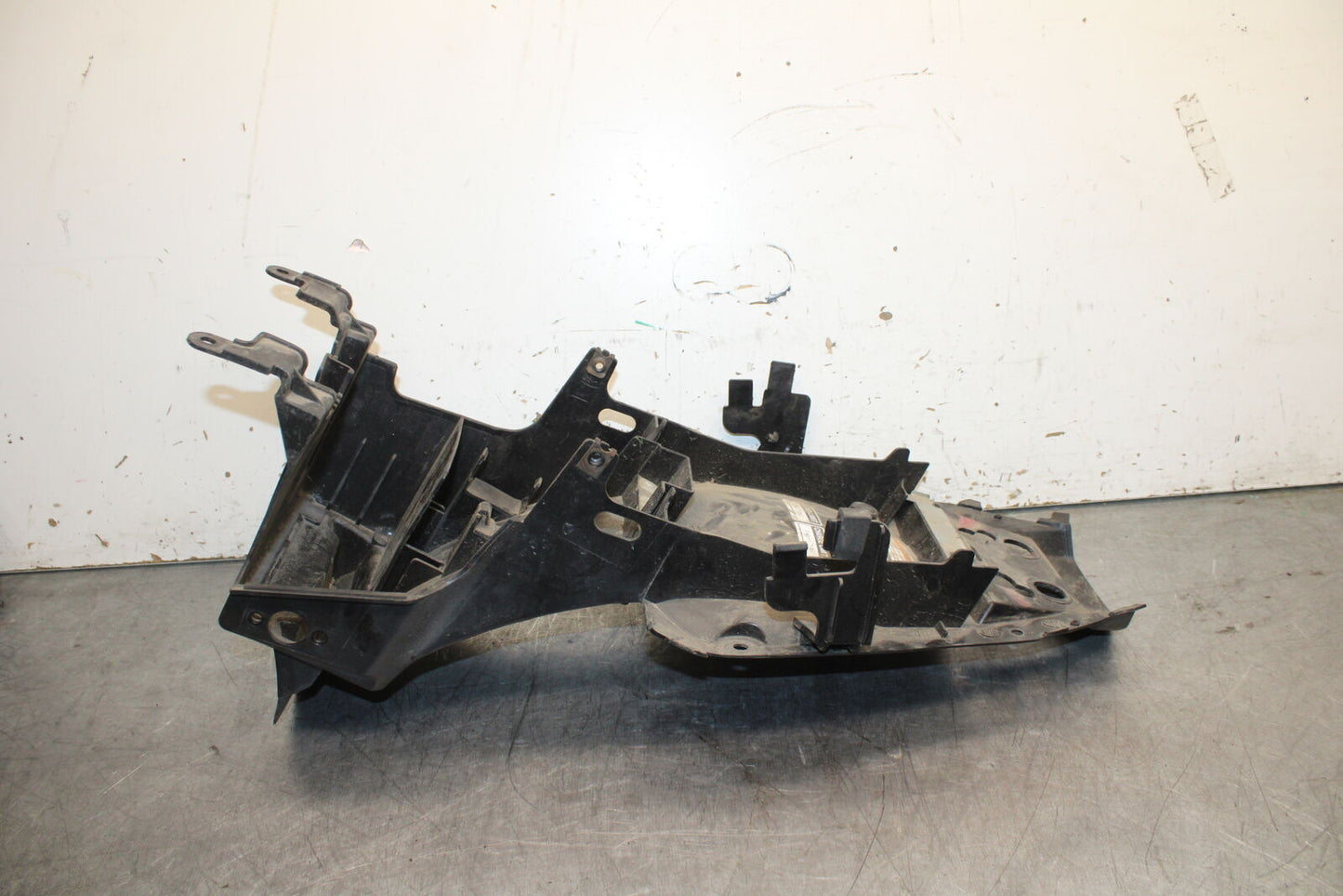 09-15 YAMAHA FZ6R REAR UNDERTAIL BATTERY TRAY PLASTIC 20S-21611-00-00  BB719