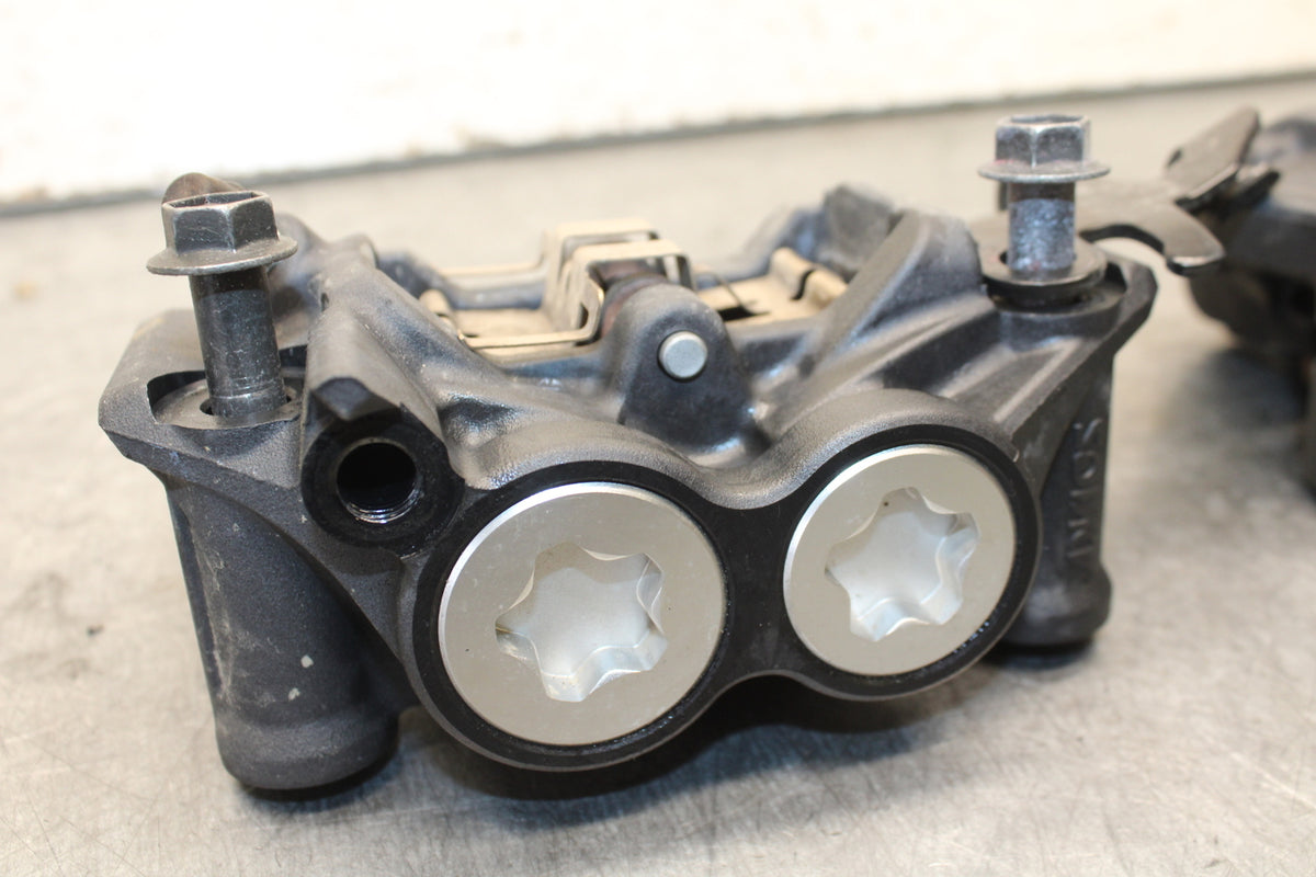 22-24 YAMAHA XSR900 RIGHT LEFT FRONT BRAKE CALIPER SET PAIR CALIPERS BB683