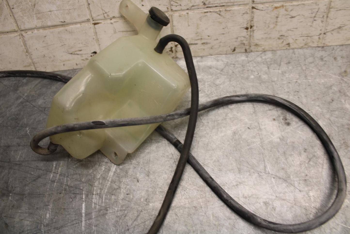 2007 Suzuki Boulevard M50 COOLANT WATER TANK RESERVOIR BOTTLE 17910-48G00 BB537