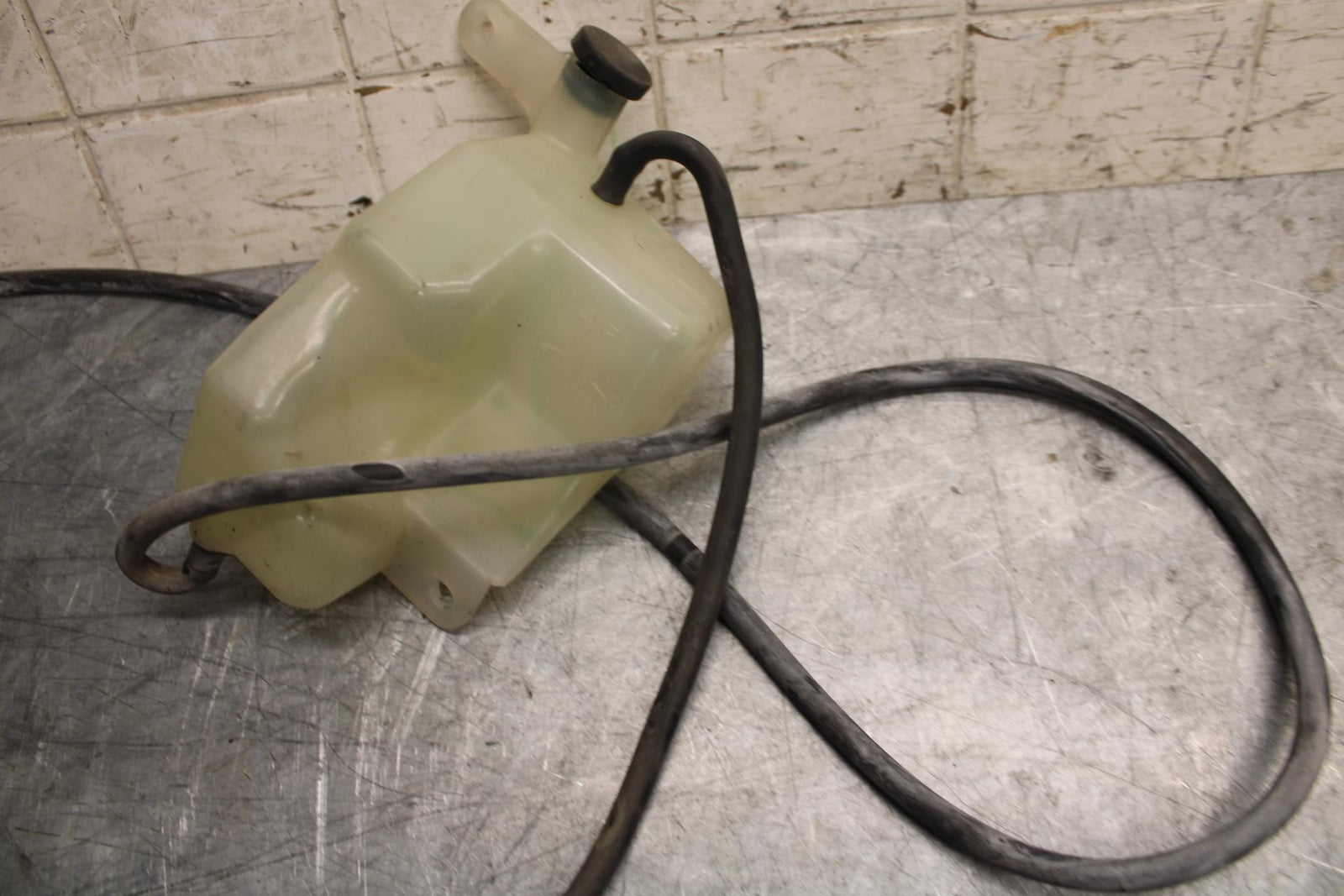2007 Suzuki Boulevard M50 COOLANT WATER TANK RESERVOIR BOTTLE 17910-48G00 BB537