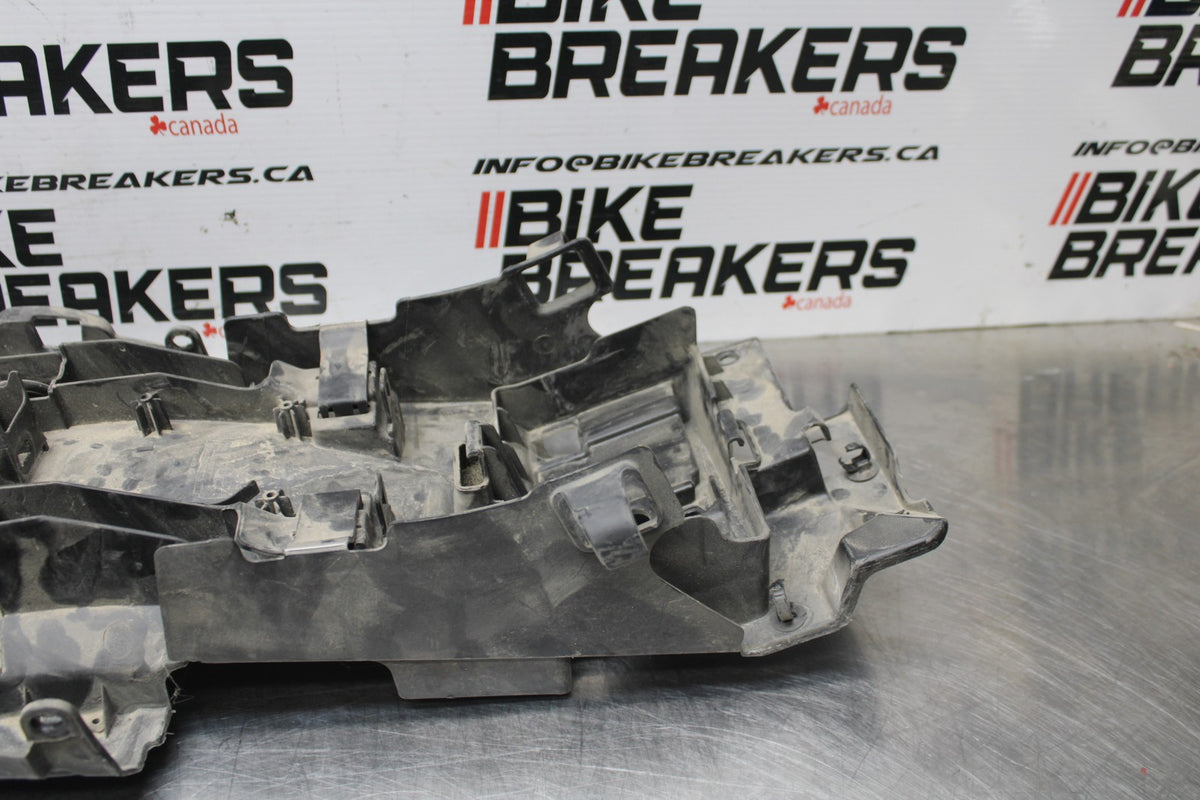 13-15 HONDA CBR500R REAR BACK TAIL UNDERTAIL BATTERY TRAY PLASTIC BB834