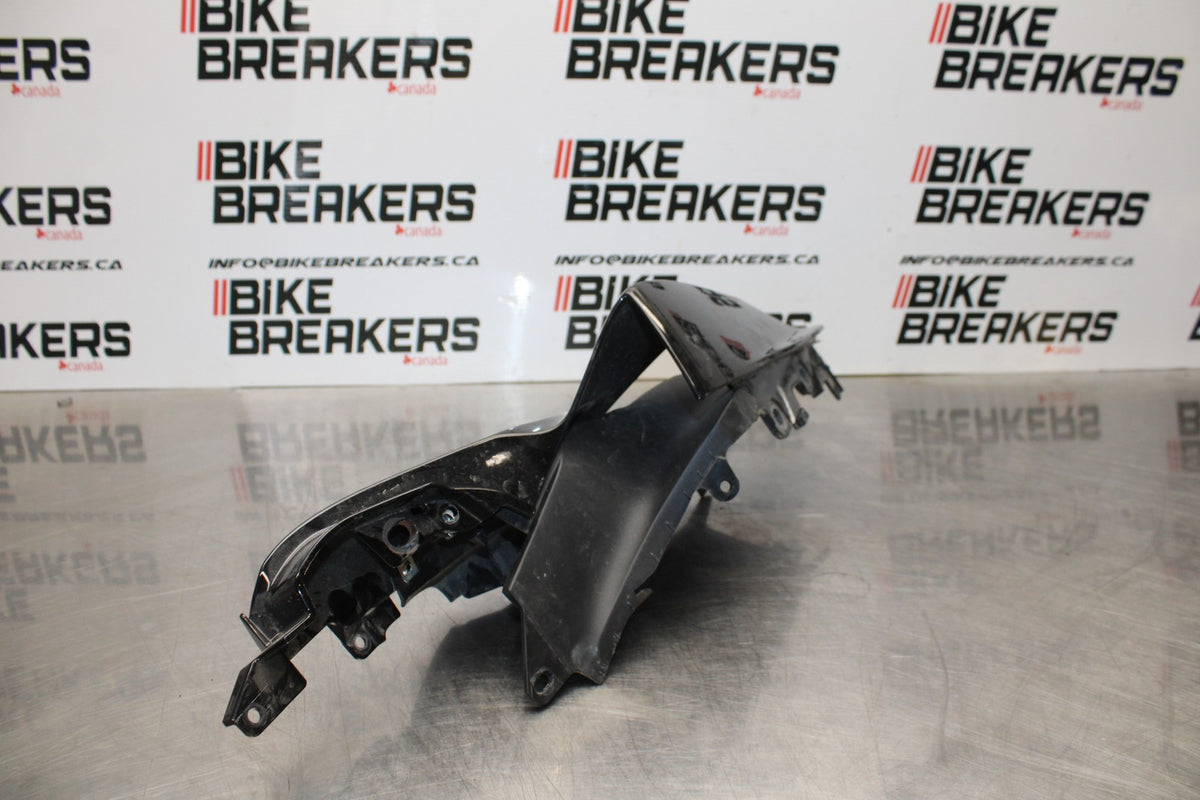 22-25 YAMAHA YZF R7 RIGHT REAR BACK TAIL FAIRING COWL SHROUD BB176