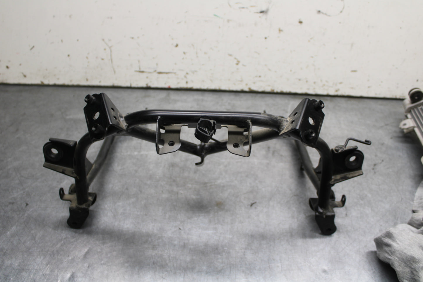 18-24 KAWASAKI NINJA 650 UPPER FAIRING MIRROR GAUGES STAY BRACKET BB725