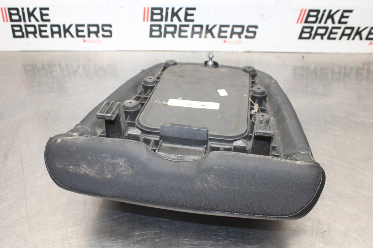 22 HARLEY-DAVIDSON PAN AMERICA 1250 REAR BACK PASSENGER TANDEM SEAT PAD BB910