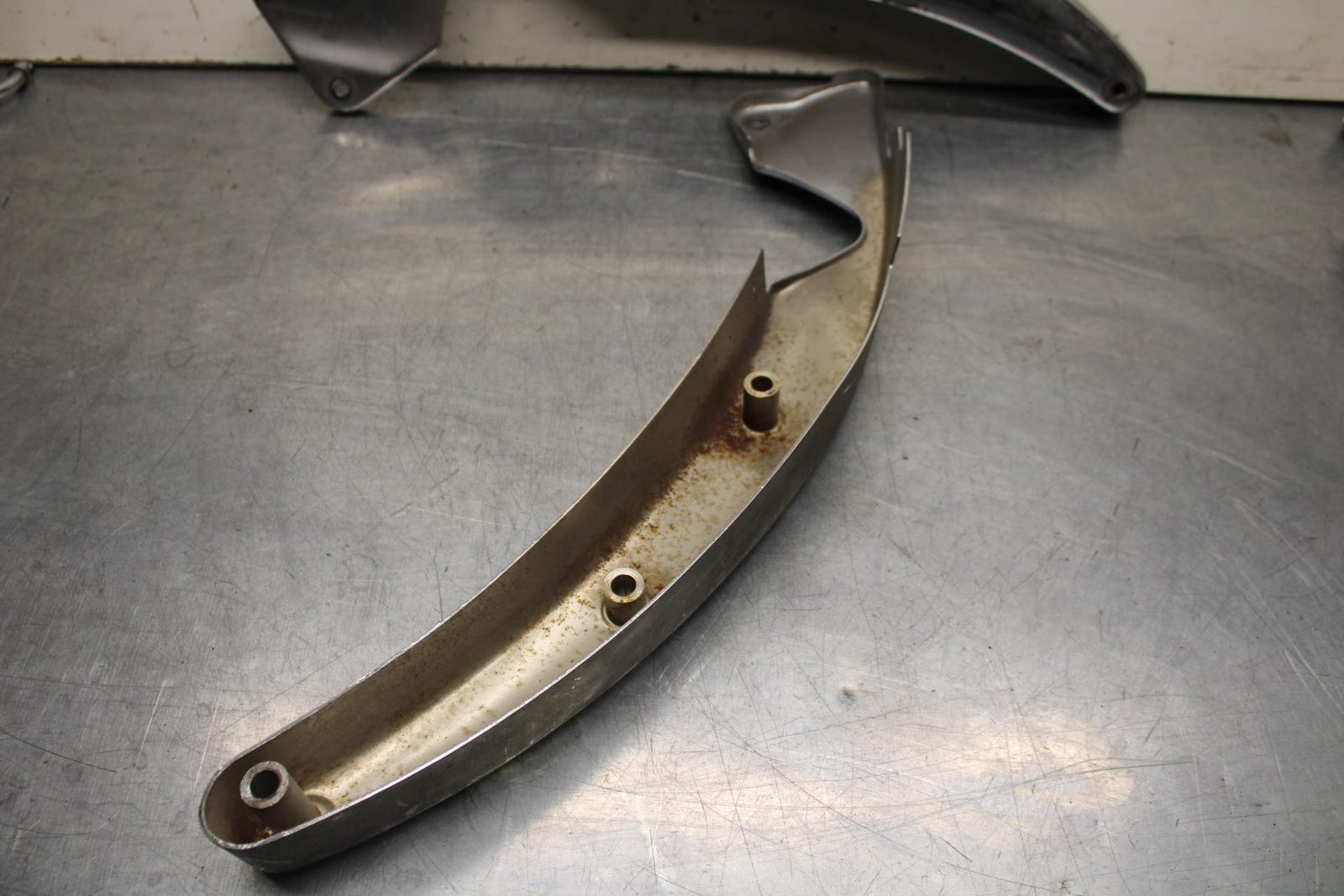 03-08 KAWASAKI VULCAN 1600 REAR BACK FENDER SUPPORT FRAME SUBFRAME BB616