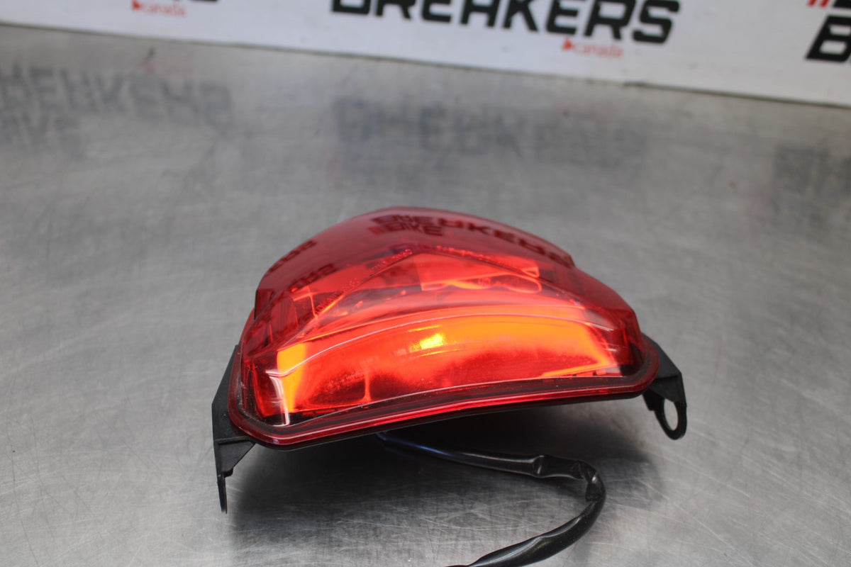 05 SUZUKI GSXR600 REAR TAIL TAILLIGHT BACK BRAKE LIGHT BB329