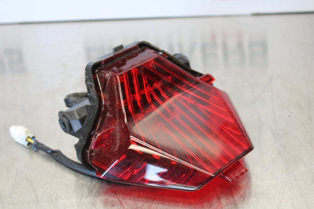 23 YAMAHA YZF R3 REAR TAIL TAILLIGHT BACK BRAKE LIGHT BB147