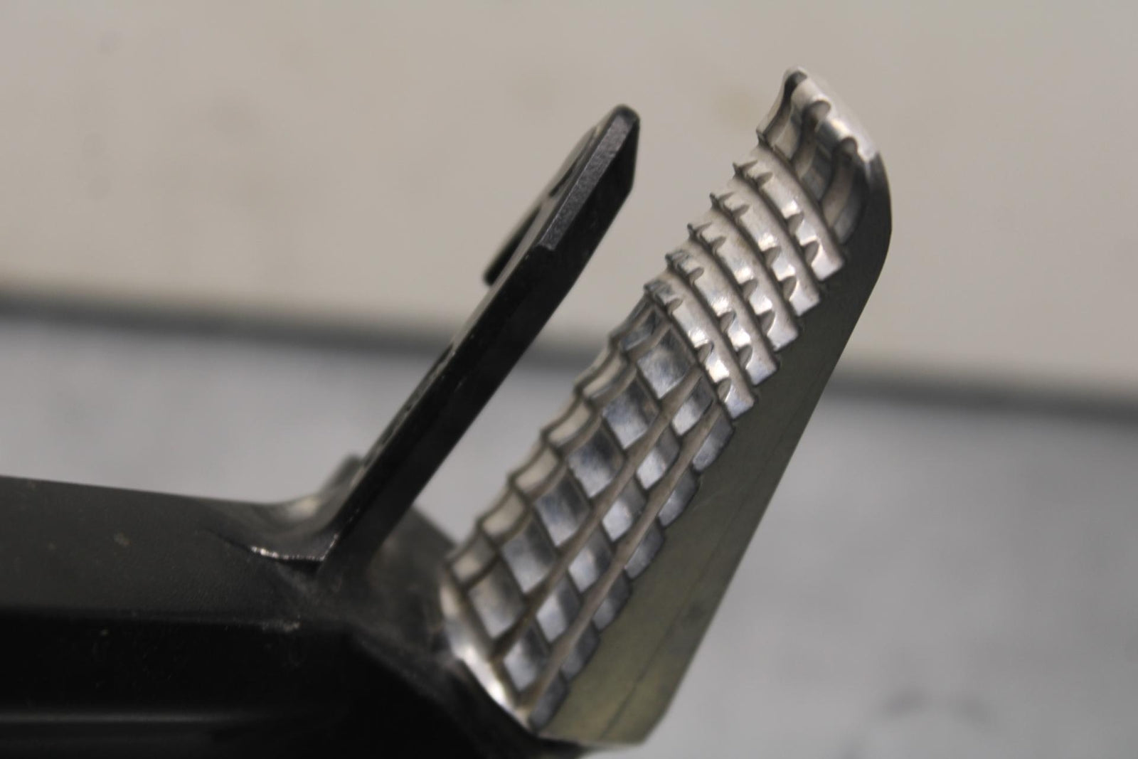 2011 Suzuki GSXR600 REAR BACK PASSENGER PEG SET PAIR BB602