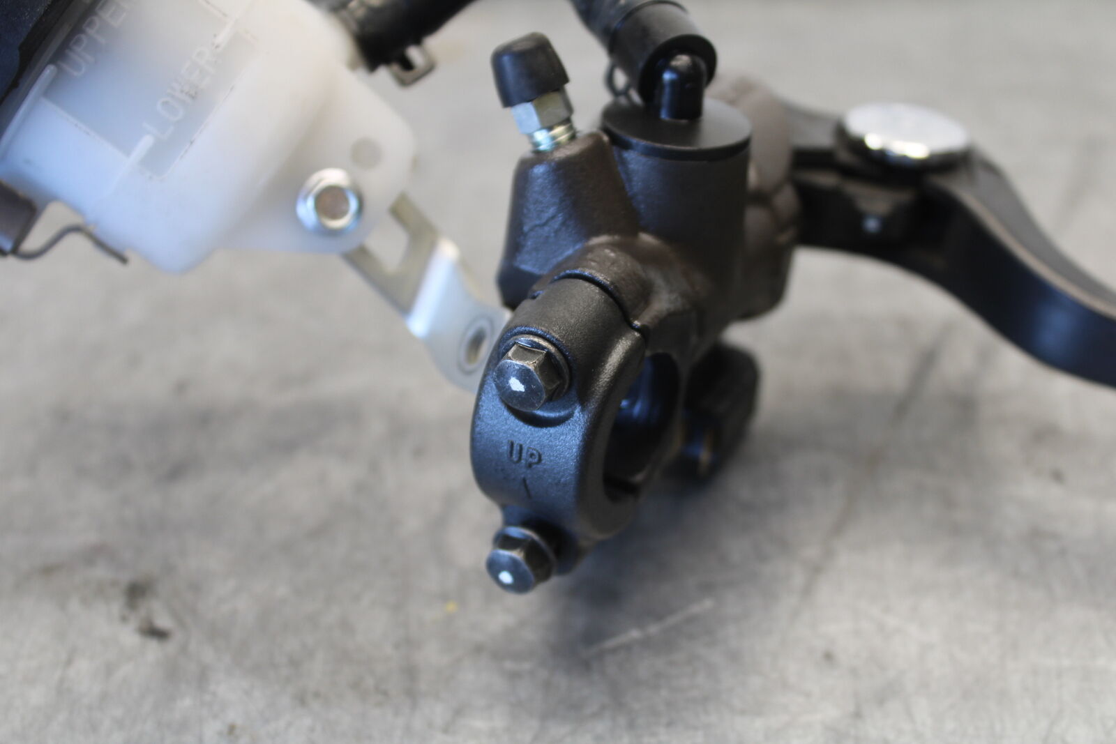 11-24 SUZUKI GSXR750 FRONT BRAKE MASTER CYLINDER w/ LEVER BB687