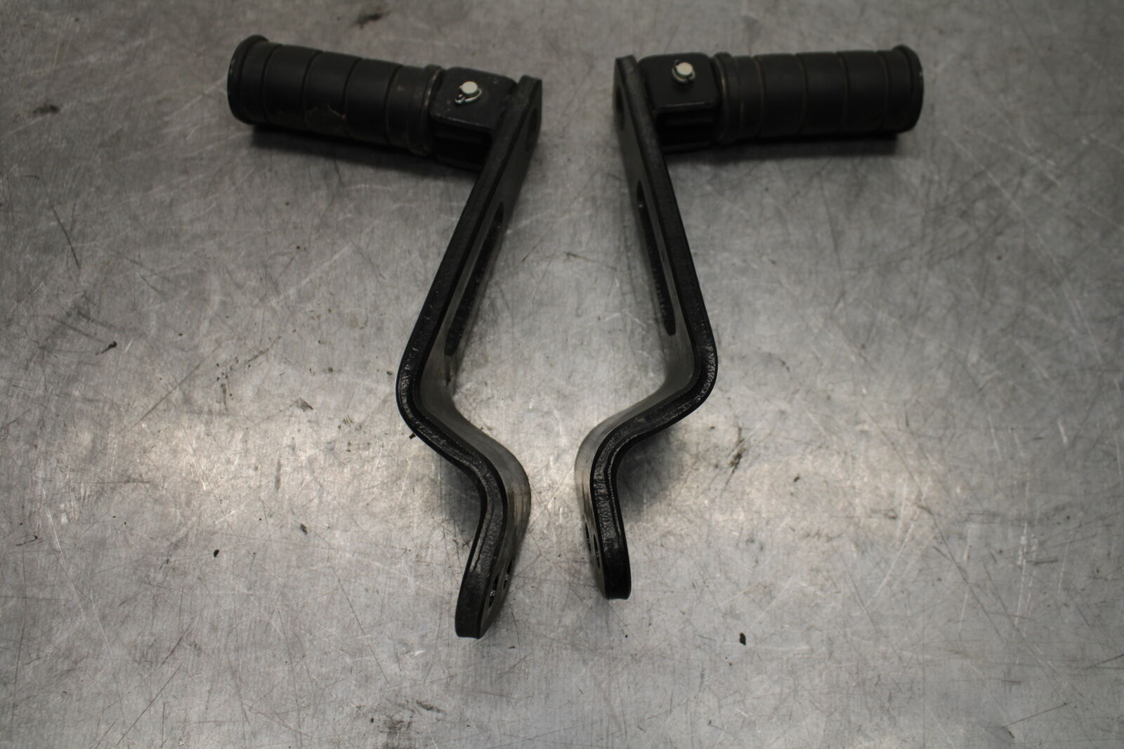 17-24 YAMAHA BOLT XVS950 REAR PASSENGER FOOT STEP PEG BB729