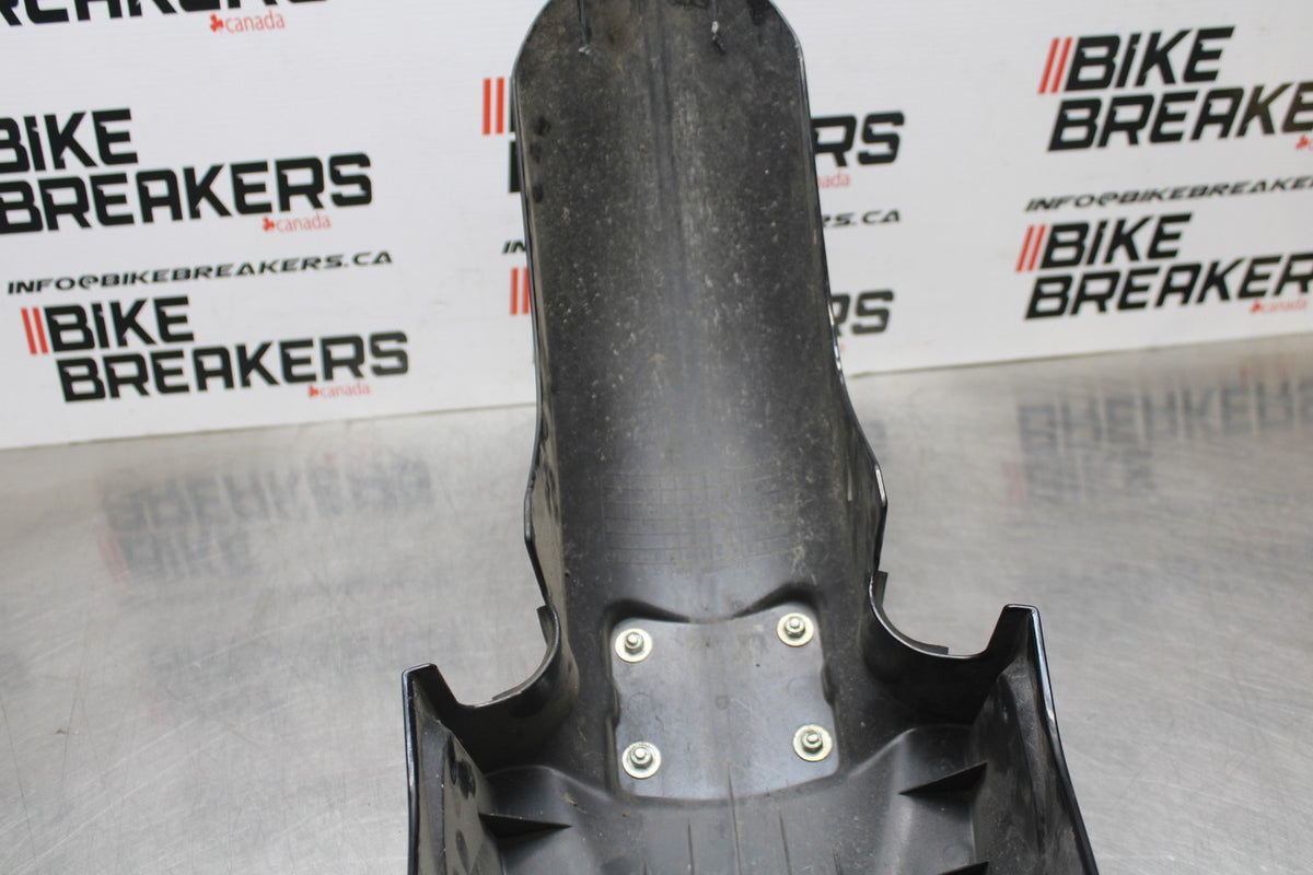 15 SUZUKI GW250F FRONT WHEEL FENDER COWL FAIRING BB789