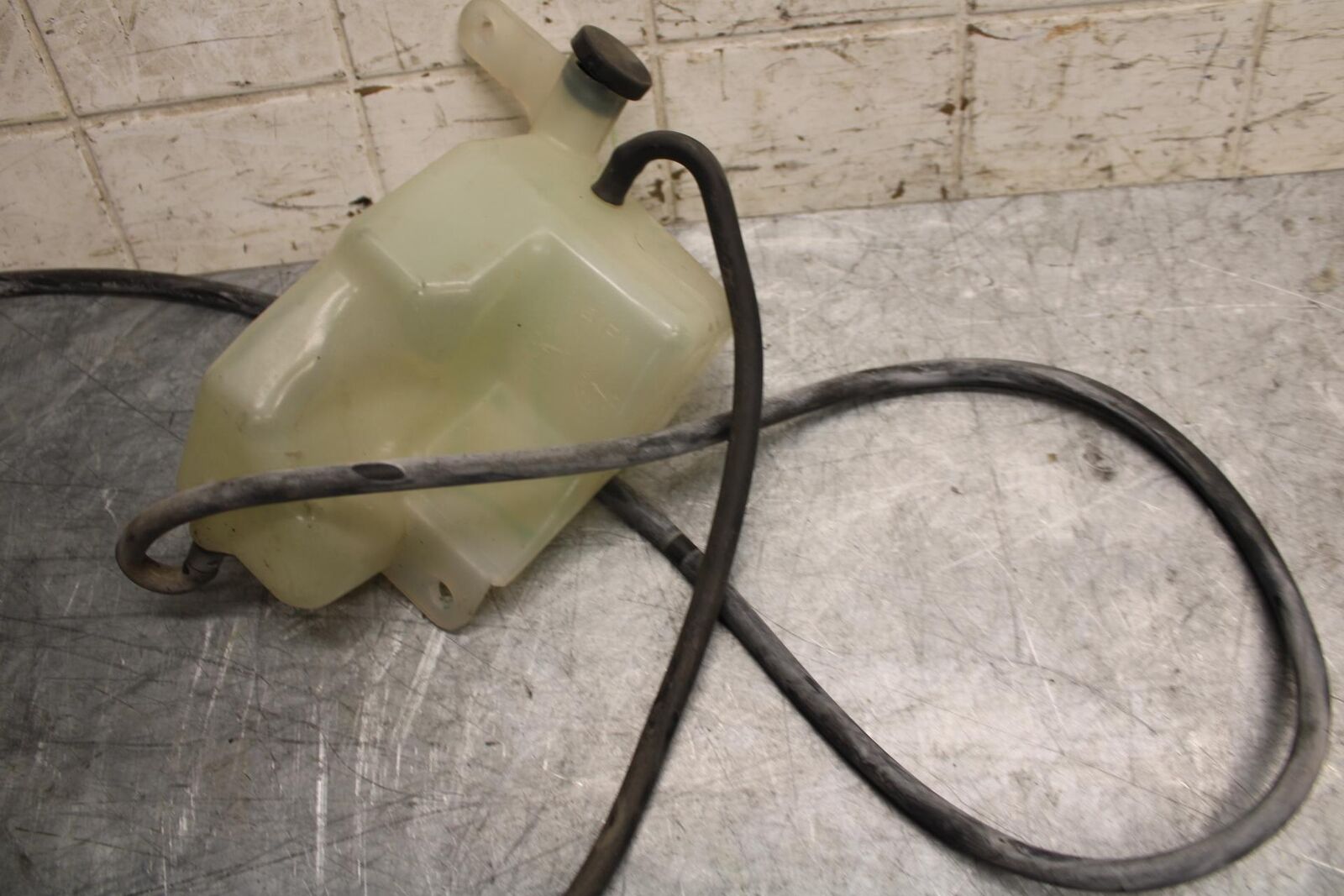 2007 Suzuki Boulevard M50 COOLANT WATER TANK RESERVOIR BOTTLE 17910-48G00 BB537