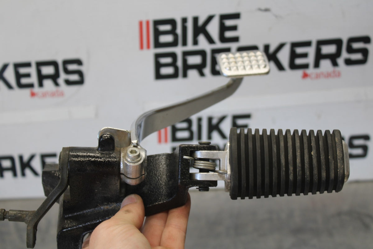 07 SUZUKI BOULEVARD M50 RIGHT FRONT FOOT REST PEG STEP BRAKE BB897
