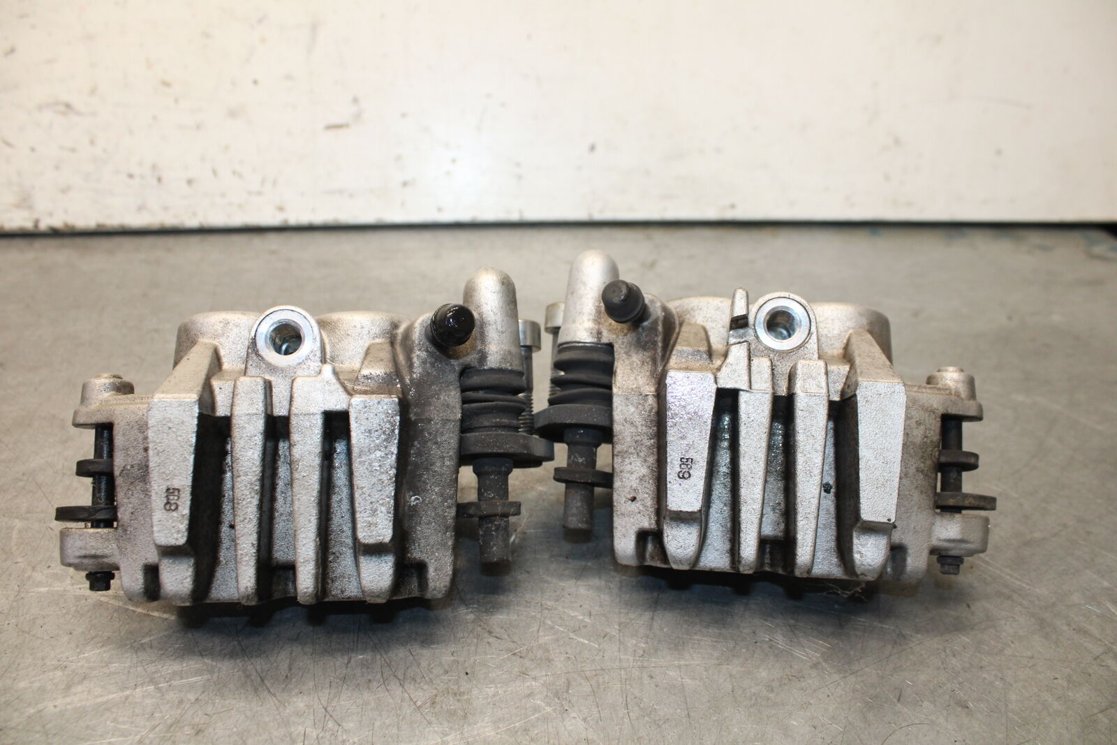 05-09 SUZUKI BOULEVARD C90 RIGHT LEFT FRONT BRAKE CALIPER SET PAIR BB692