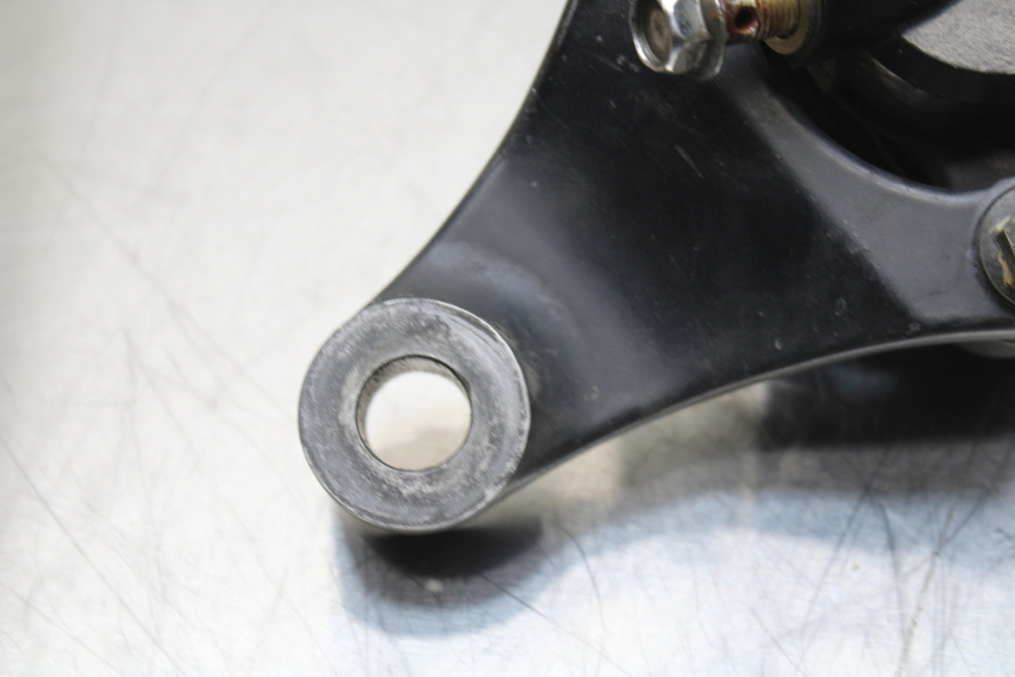 86 SUZUKI GS750ES REAR BACK BRAKE CALIPER W MOUNT BRACKET BB140