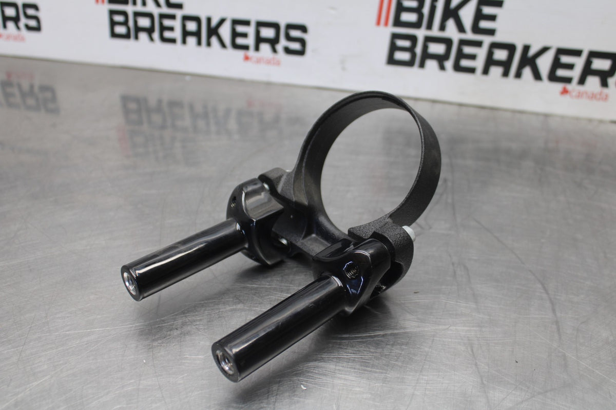22 HARLEY-DAVIDSON SOFTAIL HANDLEBAR RISERS/ GUAGE HOLDER BB859