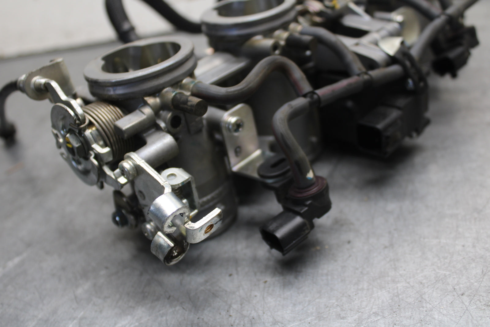 13-18 KAWASAKI NINJA ZX6R MAIN FUEL INJECTORS / THROTTLE BODIES BB682