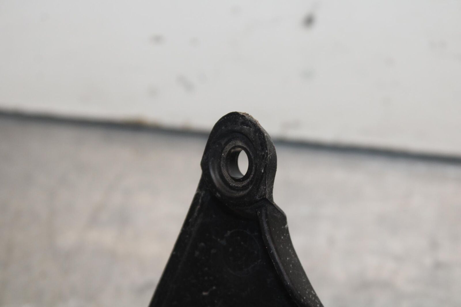 23 KAWASAKI NINJA ZX6R 636 REAR BACK WHEEL TIRE HUGGER FENDER BB609