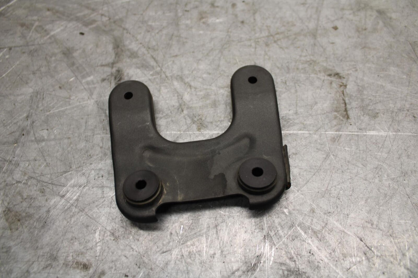 2009 Kawasaki Ninja ZX6R ZX600R FRONT GAS TANK BRACKET MOUNT BB44