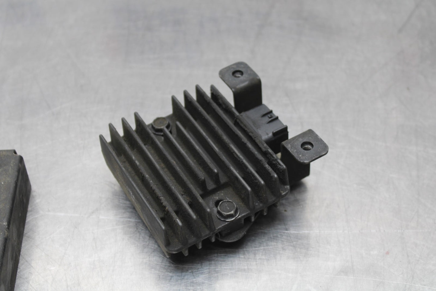 08 KAWASAKI VULCAN 900 RECTIFIER VOLTAGE REGULATOR & COVER BB184