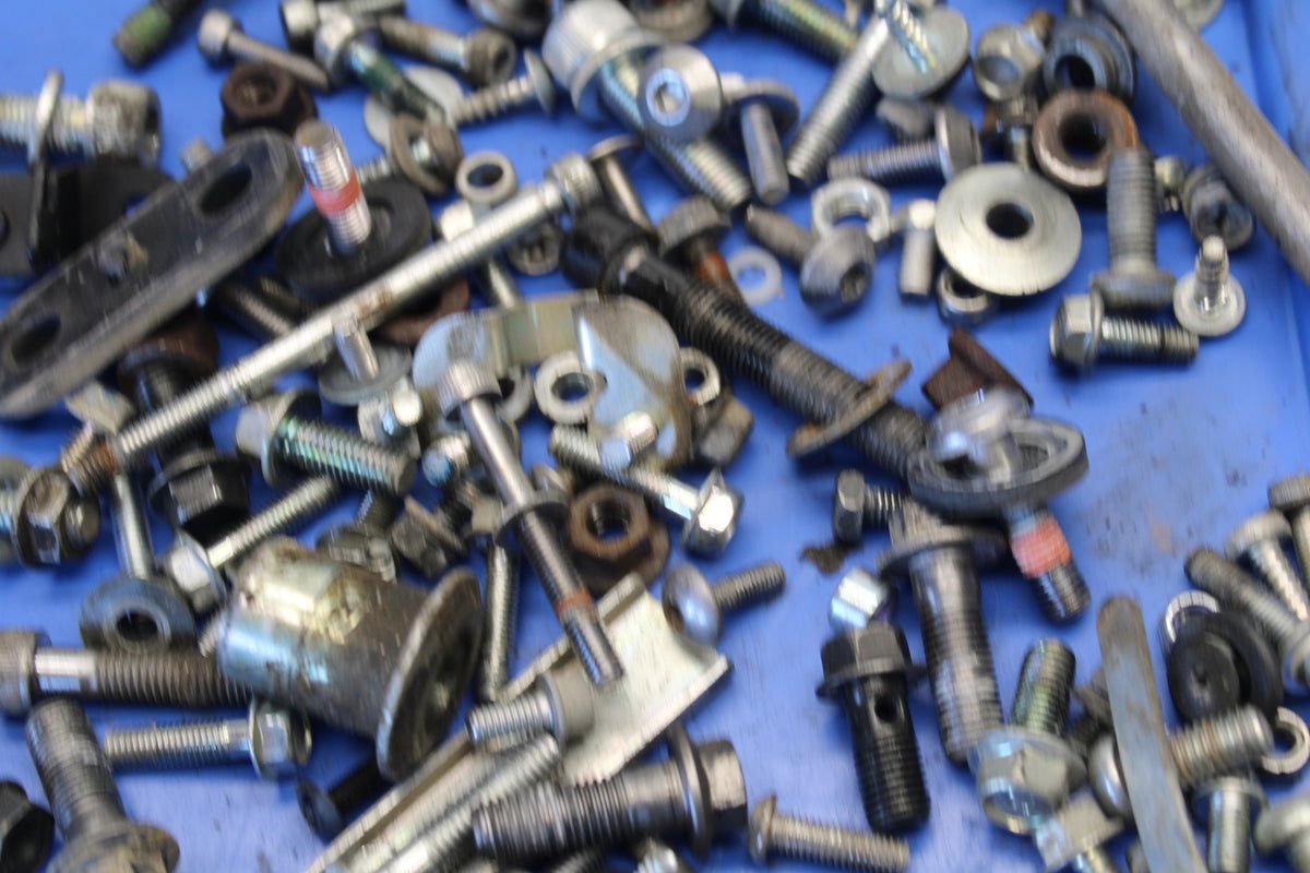 09-15 YAMAHA FZ6R ENGINE MOUNTING BOLTS HARDWARE MOTOR SCREWS BB686