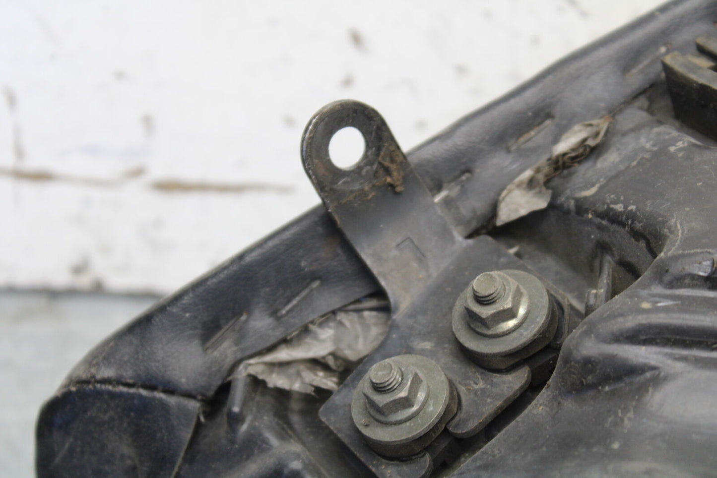 05-09 SUZUKI BOULEVARD C90 FRONT DRIVERS SEAT BB692