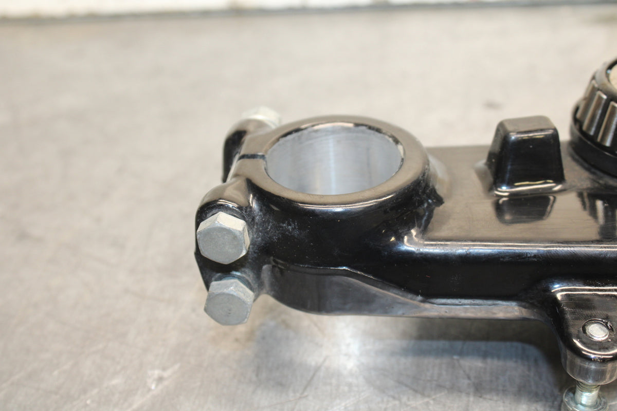 82-83 YAMAHA IT175 FRONT FORKS CLAMP LOWER TRIPLE TREE STEM BB108