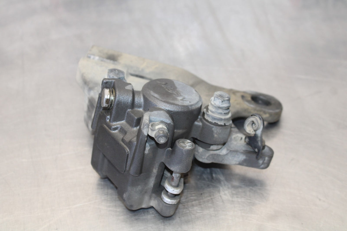 15 TRIUMPH TIGER 800 REAR BACK BRAKE CALIPER W MOUNT BRACKET BB873