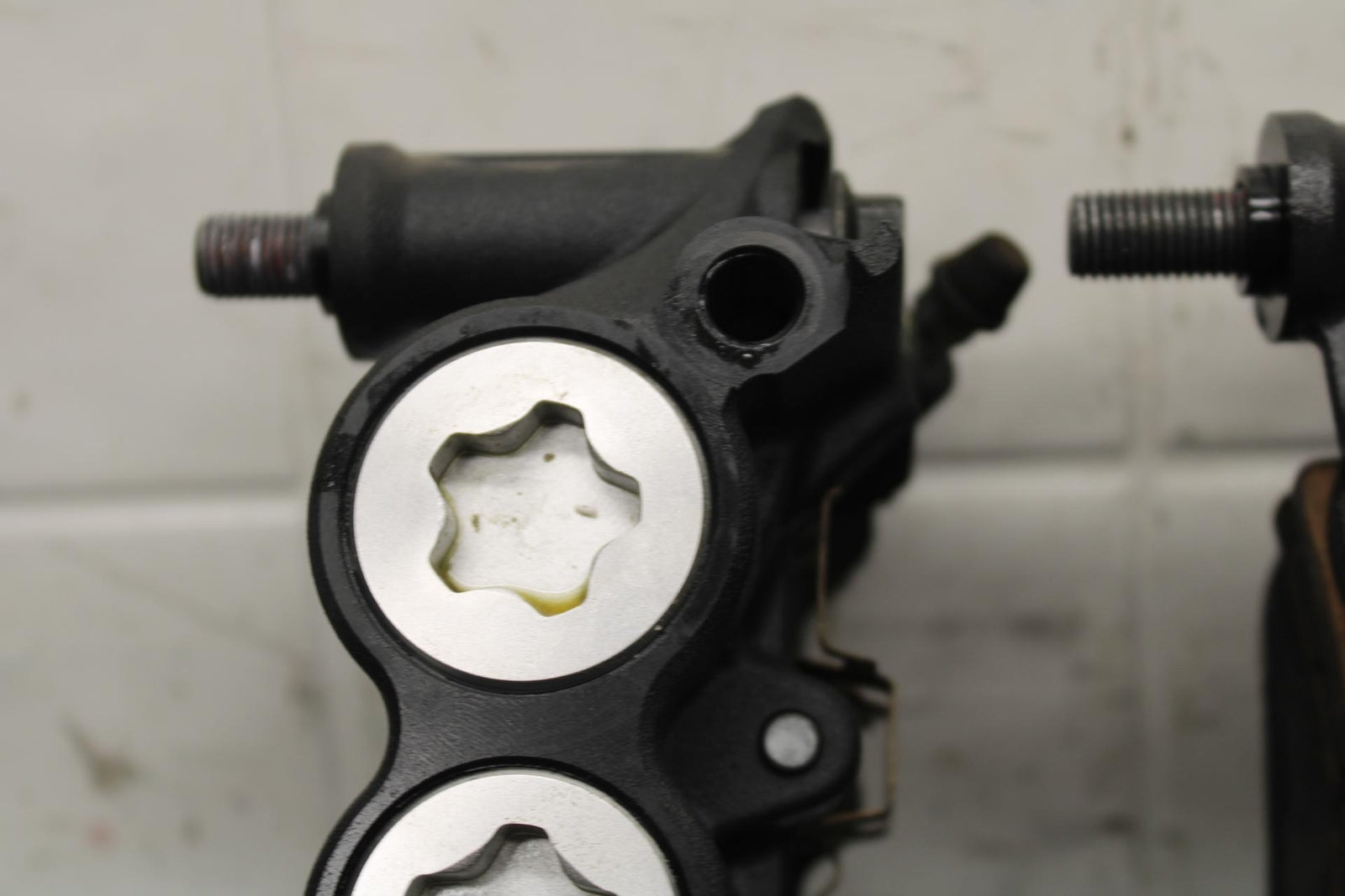 20-21 YAMAHA XSR900 RIGHT LEFT FRONT BRAKE CALIPER SET PAIR CALIPERS BB599