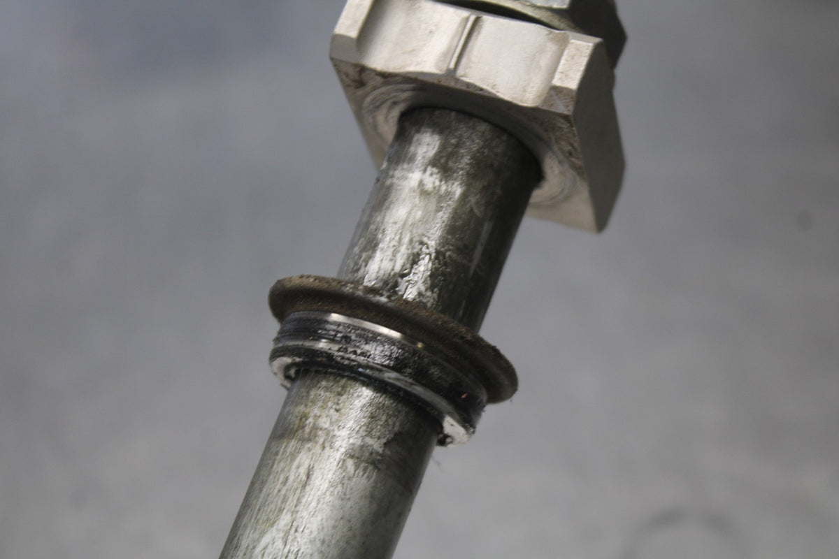 05-06 HONDA CBR600RR REAR AXLE BACK WHEEL RIM PIVOT BOLT AXEL BB893