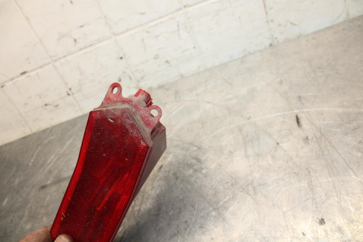 18 YAMAHA YZF R1  REAR TAIL TAILLIGHT BACK BRAKE LIGHT BB473