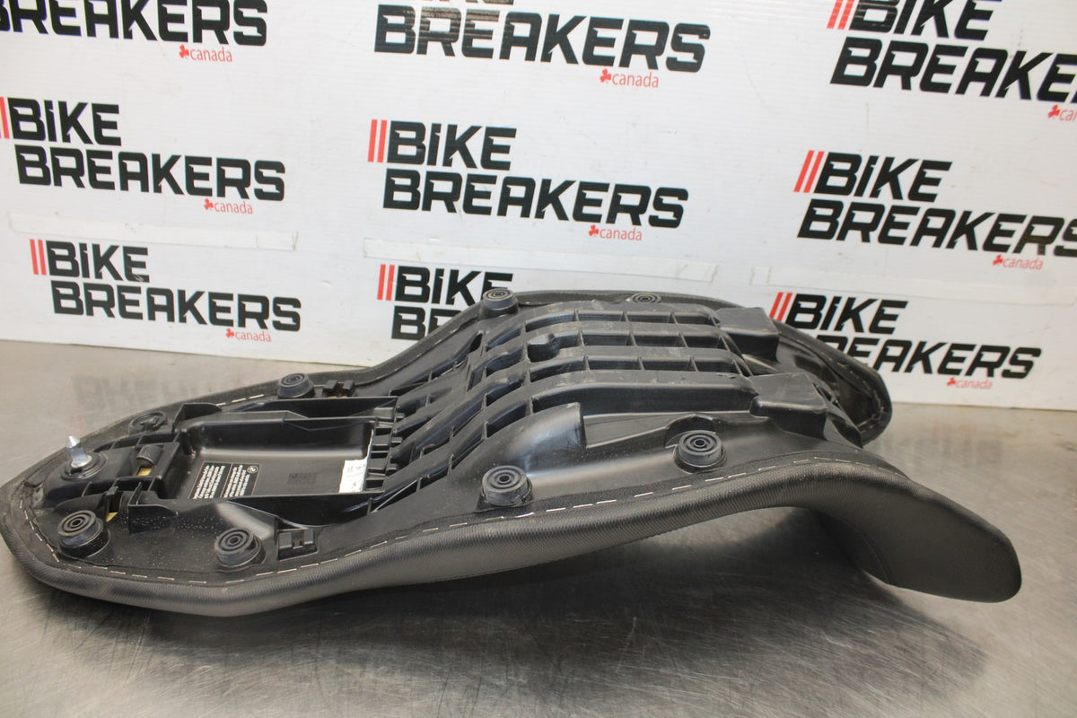 20-23 BMW F900R FRONT REAR SEAT SADDLE BB923