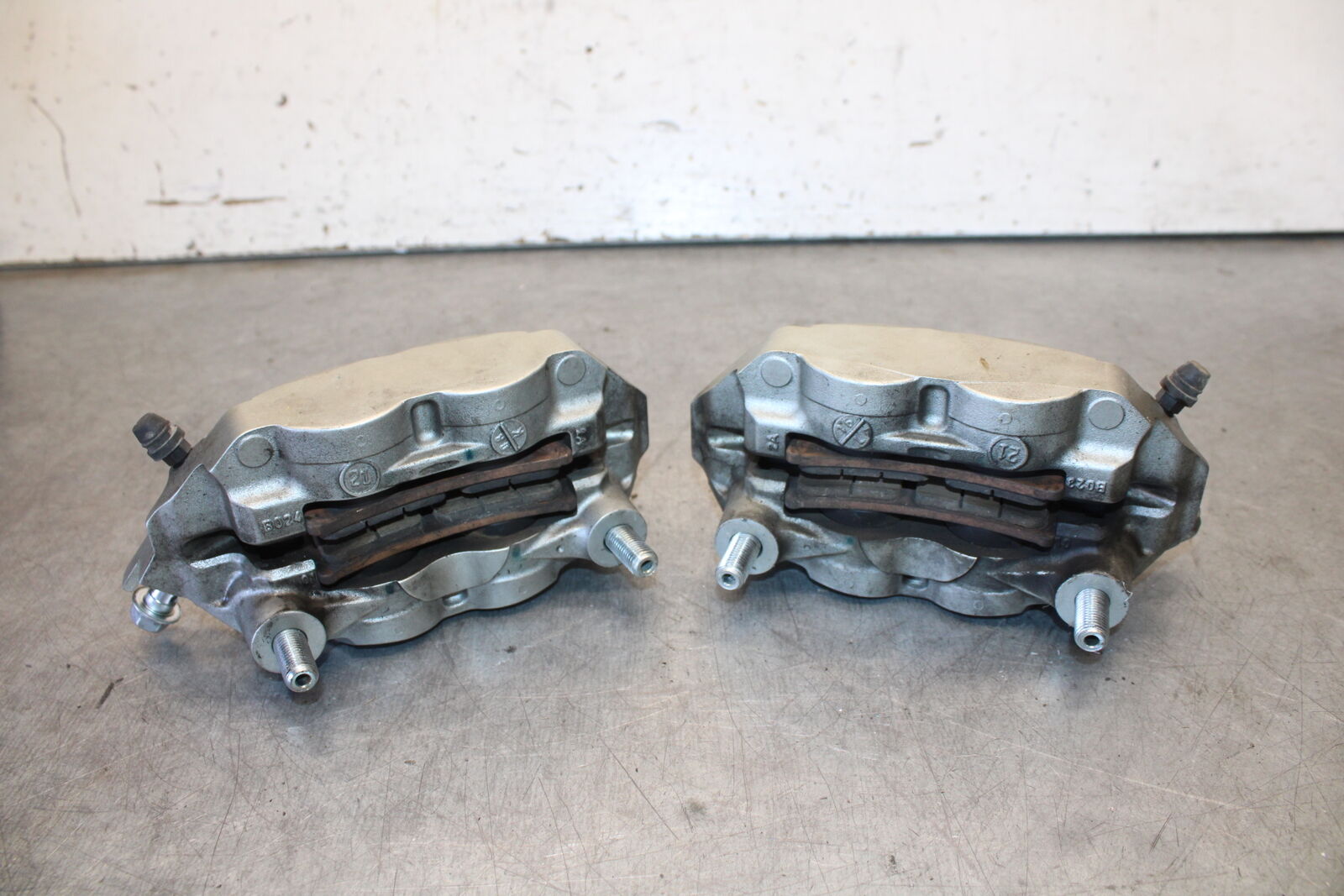 11-24 SUZUKI GSXR750 RIGHT LEFT FRONT BRAKE CALIPER SET PAIR CALIPERS  BB687