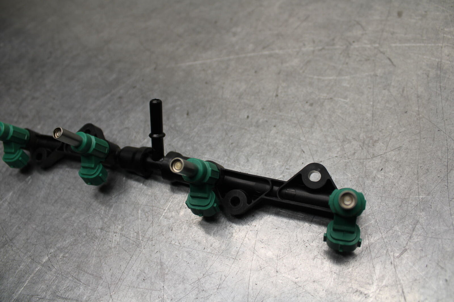 16 KAWASAKI NINJA ZX10R FUEL INJECTOR RAIL AIR BOX BB650