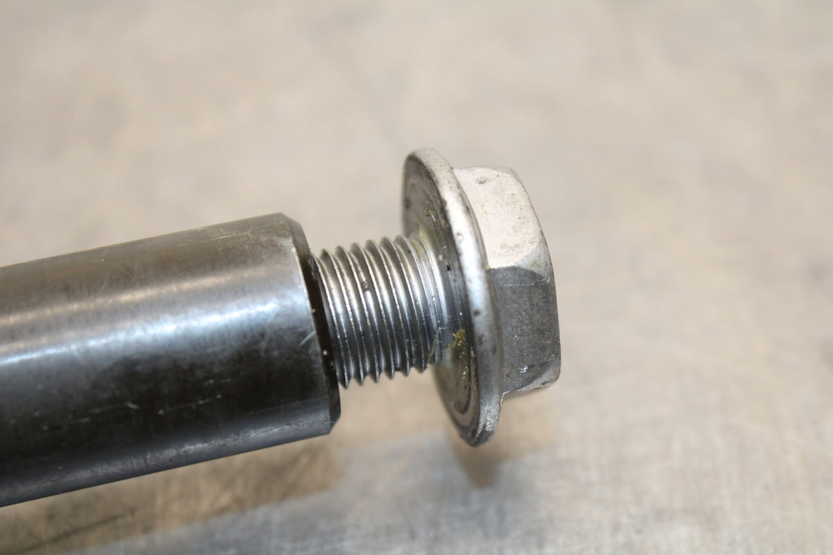 05 YAMAHA YZF R6  FRONT WHEEL RIM AXLE PIVOT BOLT BB132