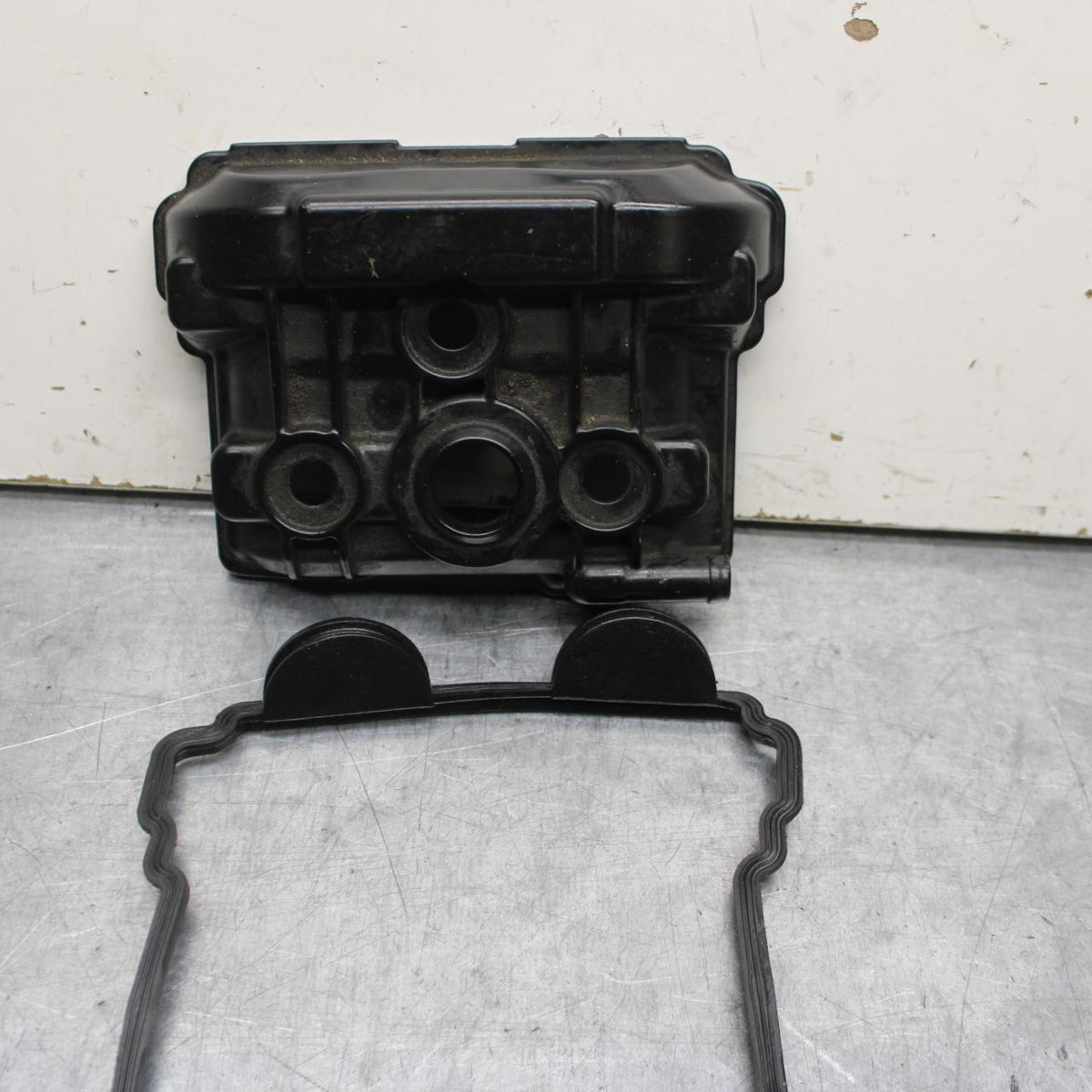 13 KTM 350 SXF ENGINE MOTOR CYLINER HEAD COVER BB104