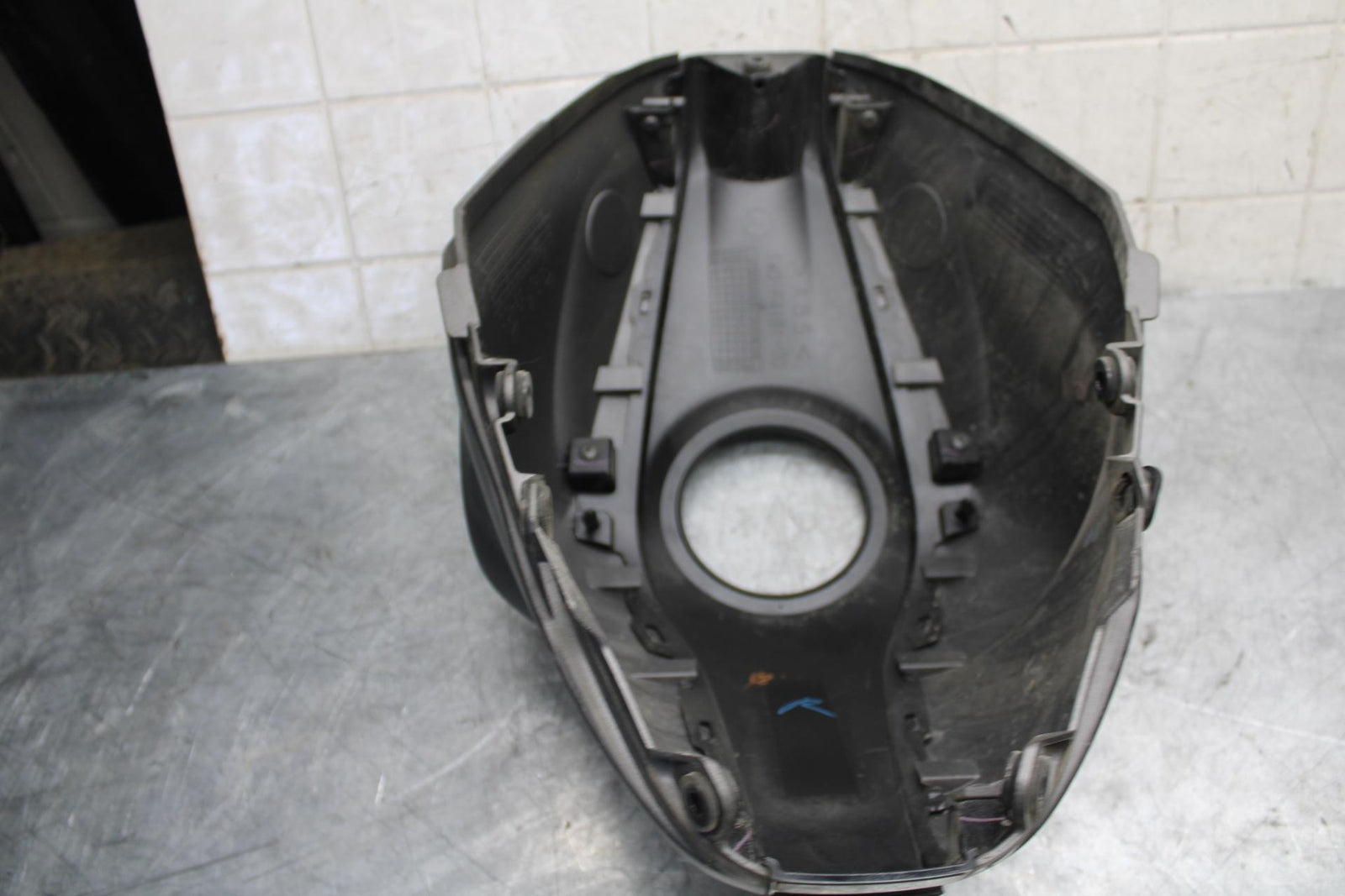 2015 Yamaha YZF R3 GAS TANK FUEL CELL COVER FAIRING COWL 1WD-F4129-00-P1 BB526