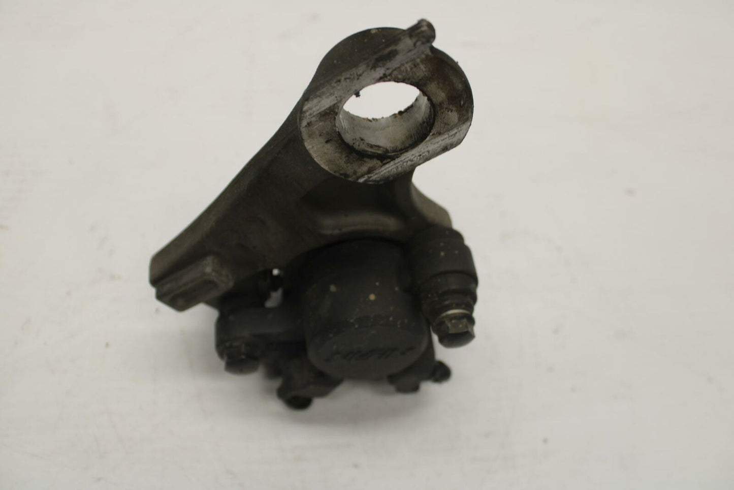 06 YAMAHA YZF R1 REAR BACK BRAKE CALIPER W MOUNT BRACKET BB282