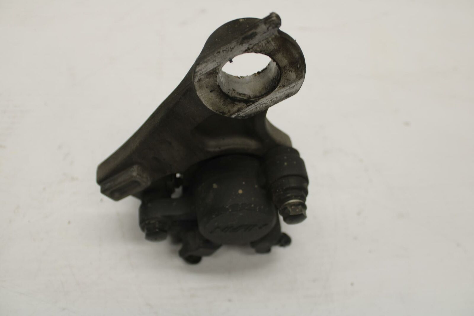 06 YAMAHA YZF R1 REAR BACK BRAKE CALIPER W MOUNT BRACKET BB282