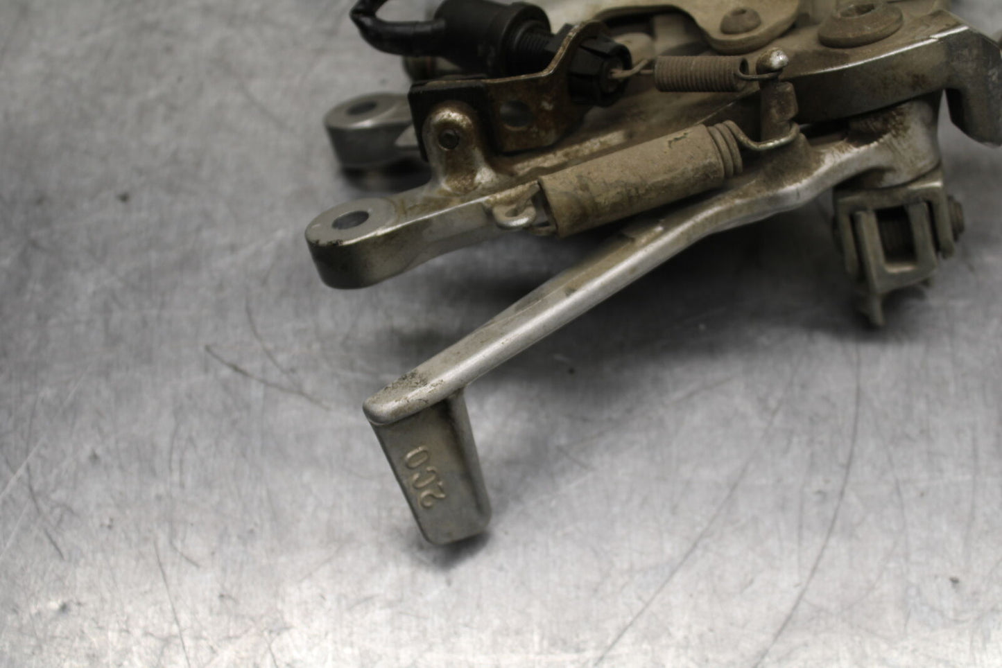 06-07 YAMAHA YZF R6 RIGHT REARSET REAR SET DRIVER FOOT PEG REST STOP BB742
